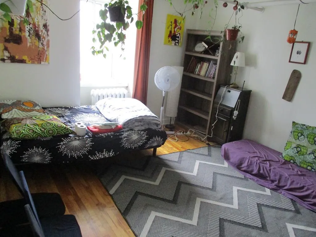 Saint Laurent Guesthouse Montreal Homestay