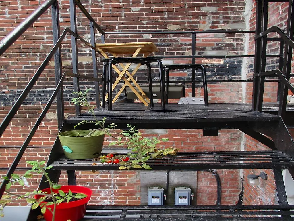 Kwatera prywatna Saint Laurent Guesthouse Montreal